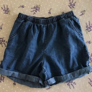 Elastic mom jean shorts